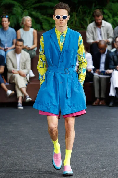 Look 19
